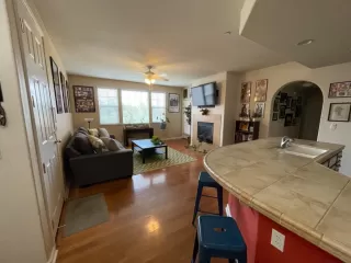 Photo #6: 225088599 Listing 