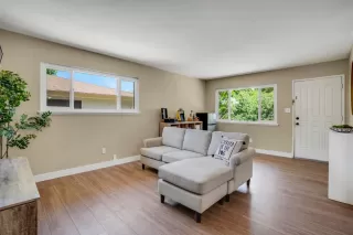 Photo #4: 225088641 Listing