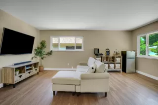 Photo #5: 225088641 Listing