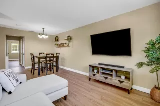 Photo #6: 225088641 Listing