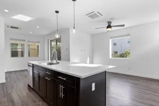 Photo #4: 225092179 Listing