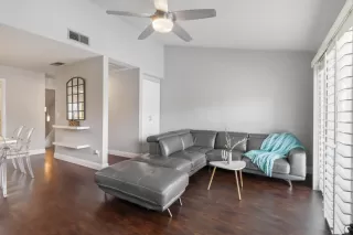 Photo #4: 225092342 Listing