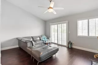 Photo #6: 225092342 Listing