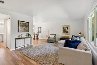 Photo #6: 225092999 Listing