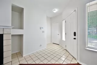 Photo #4: 225093208 Listing