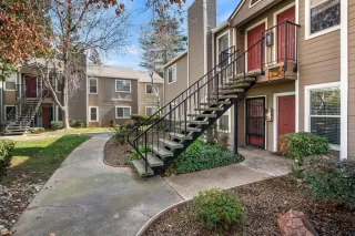 Photo #2: 225093665 Listing 