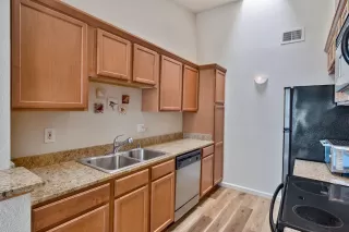 Photo #5: 225093769 Listing 