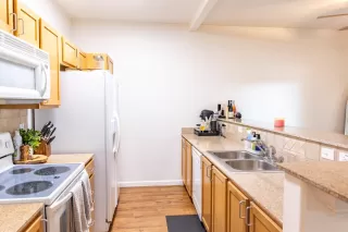 Photo #6: 225093857 Listing