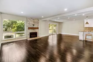 Photo #6: 225095408 Listing