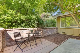 Photo #2: 225095411 Listing