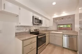 Photo #5: 225095661 Listing