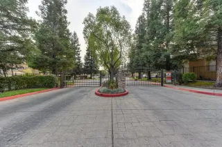 Photo #2: 225096283 Listing