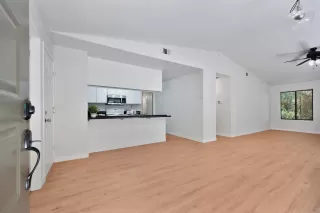 Photo #4: 225096917 Listing