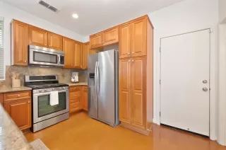 Photo #4: 225097280 Listing