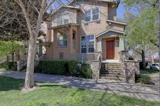 Browse active condo listings in WASHINGTON PARK VILLAGE