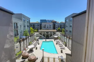 Browse active condo listings in SUTTER PLACE