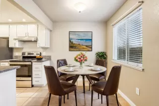 Photo #2: 225100447 Listing