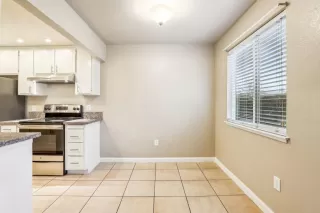 Photo #5: 225100447 Listing