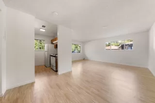 Photo #2: 225100586 Listing