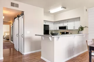 Photo #5: 225104075 Listing