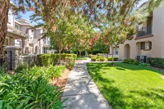 Photo #2: 225105072 Listing 