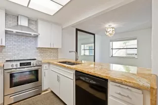 Photo #5: 225106602 Listing