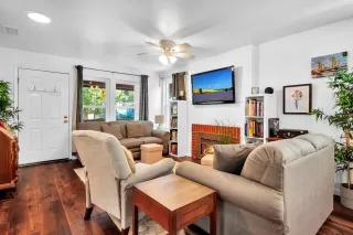 Photo #5: 225106759 Listing 