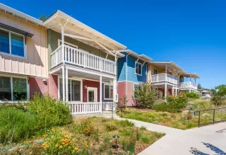 Photo #4: 225107042 Listing