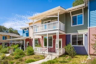 Photo #5: 225107042 Listing