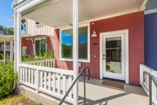 Photo #6: 225107042 Listing