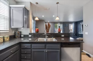 Photo #3: 225107211 Listing