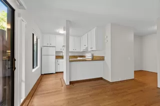 Photo #4: 225108552 Listing