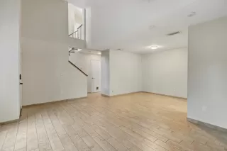 Photo #6: 225108938 Listing