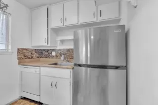 Photo #4: 225108941 Listing