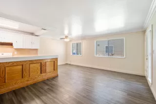 Photo #3: 225108951 Listing 