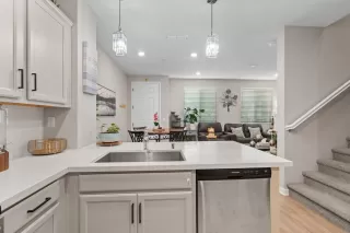 Photo #3: 225109305 Listing