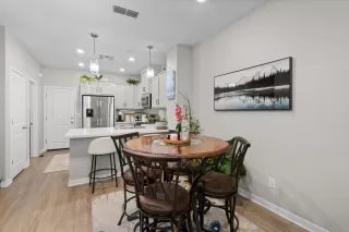 Photo #4: 225109305 Listing