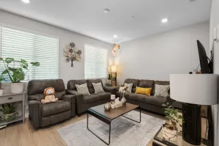 Photo #6: 225109305 Listing