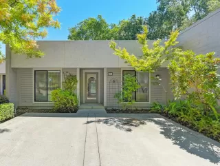 Photo #2: 225110489 Listing