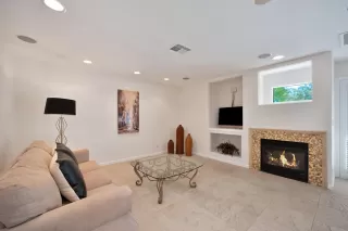 Photo #5: 225110489 Listing