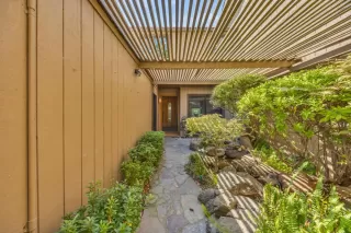 Photo #5: 225112381 Listing