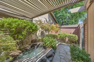 Photo #6: 225112381 Listing