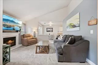 Photo #3: 225113046 Listing