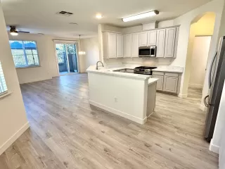 Photo #4: 225114535 Listing