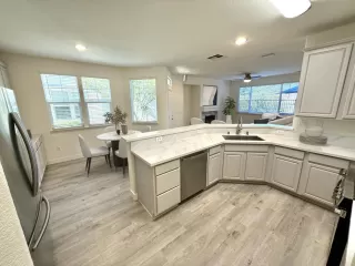 Photo #5: 225114535 Listing