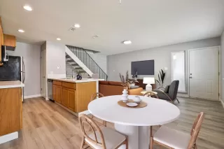 Photo #3: 225115143 Listing