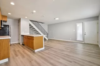 Photo #4: 225115143 Listing