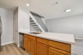 Photo #5: 225115143 Listing