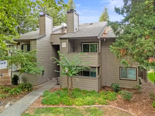 More Details about MLS # 225116320 : 3715 TALLYHO DR #7