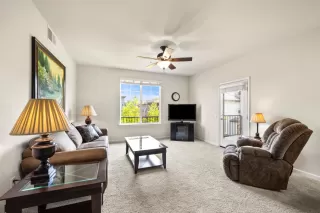 Photo #4: 225116347 Listing